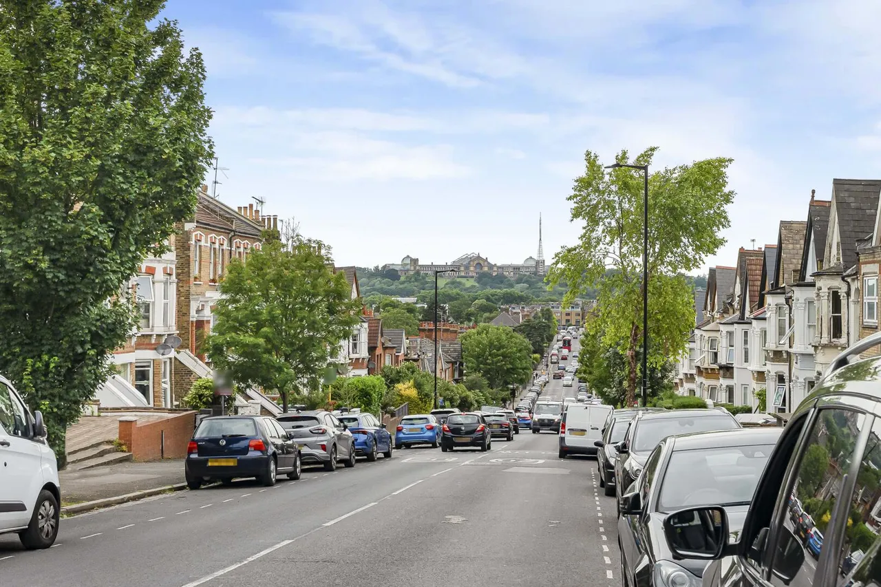 Ferme Park Road, Hornsey, N8, photo 11