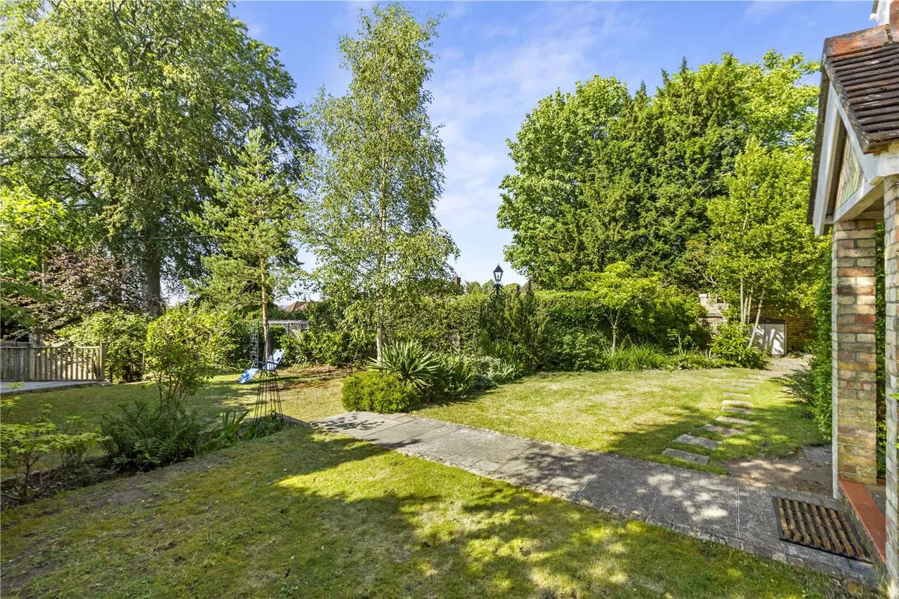 Broadwater Rise, Guildford, Surrey, GU1 2LA, photo 3
