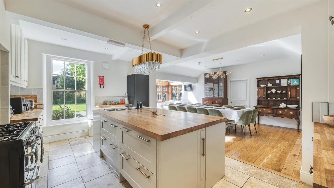 6 bed house to rent, Mitre Drive, Repton