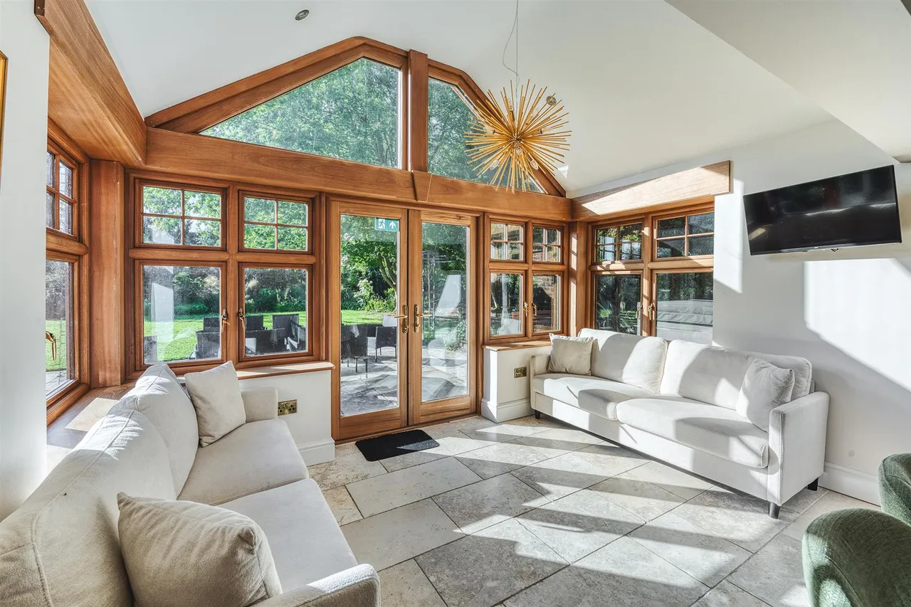 Mitre Drive, Repton, photo 3