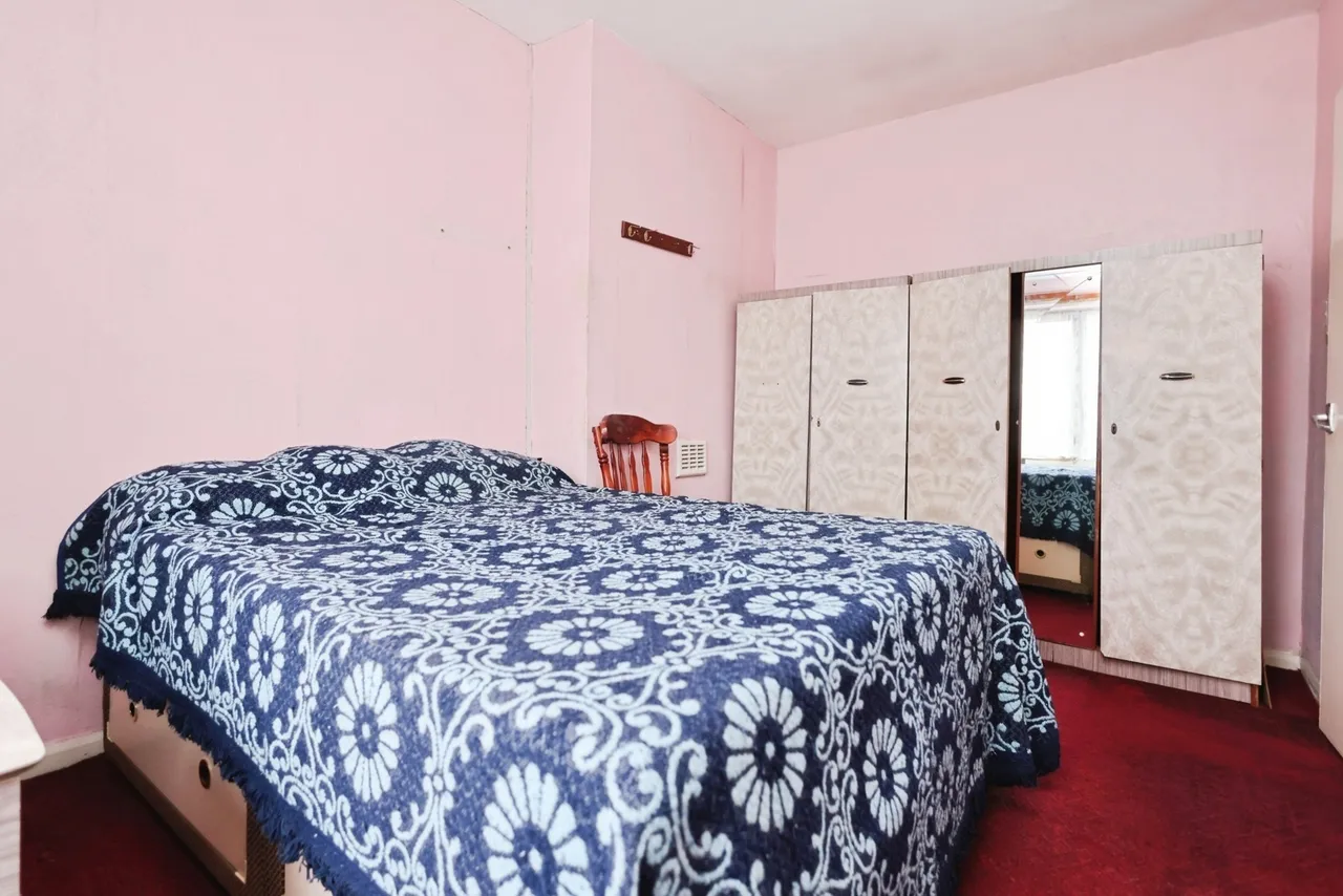 Douglas Avenue, Oldbury, B68, photo 8