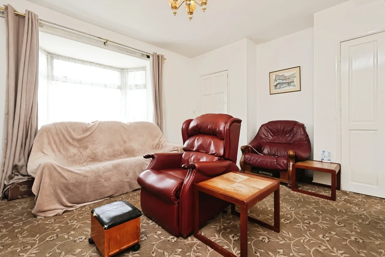 Douglas Avenue, Oldbury, B68, photo 2