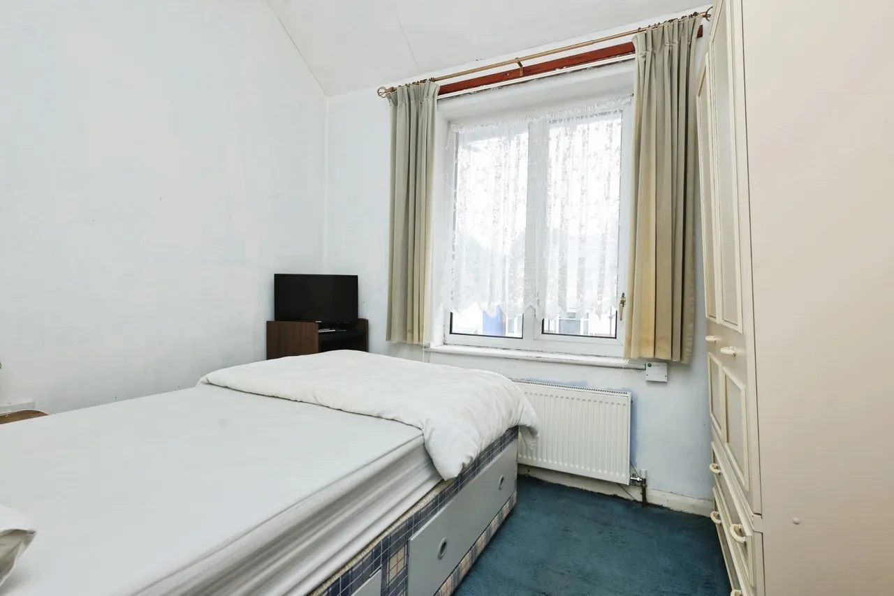 Douglas Avenue, Oldbury, B68, photo 7