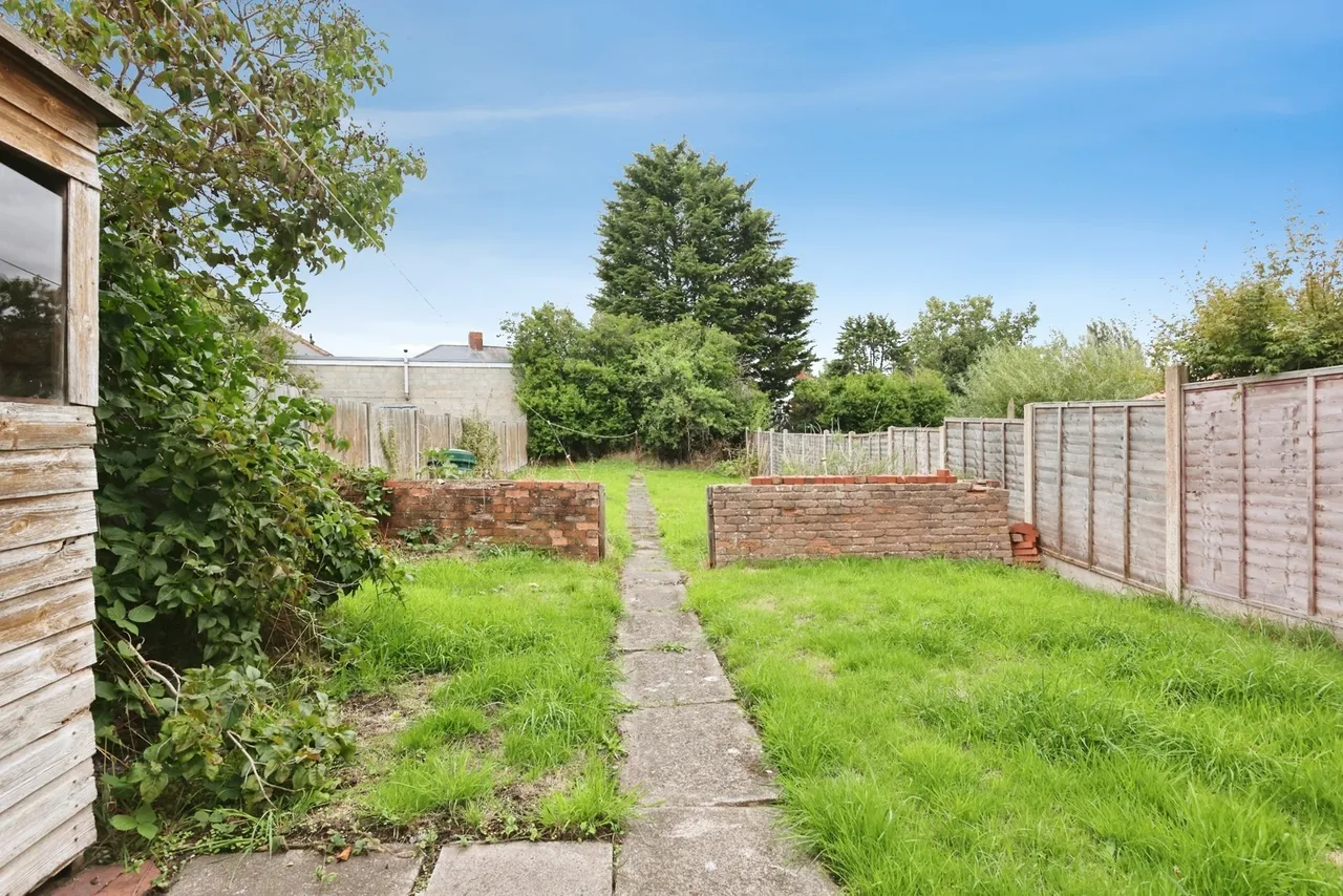 Douglas Avenue, Oldbury, B68, photo 13