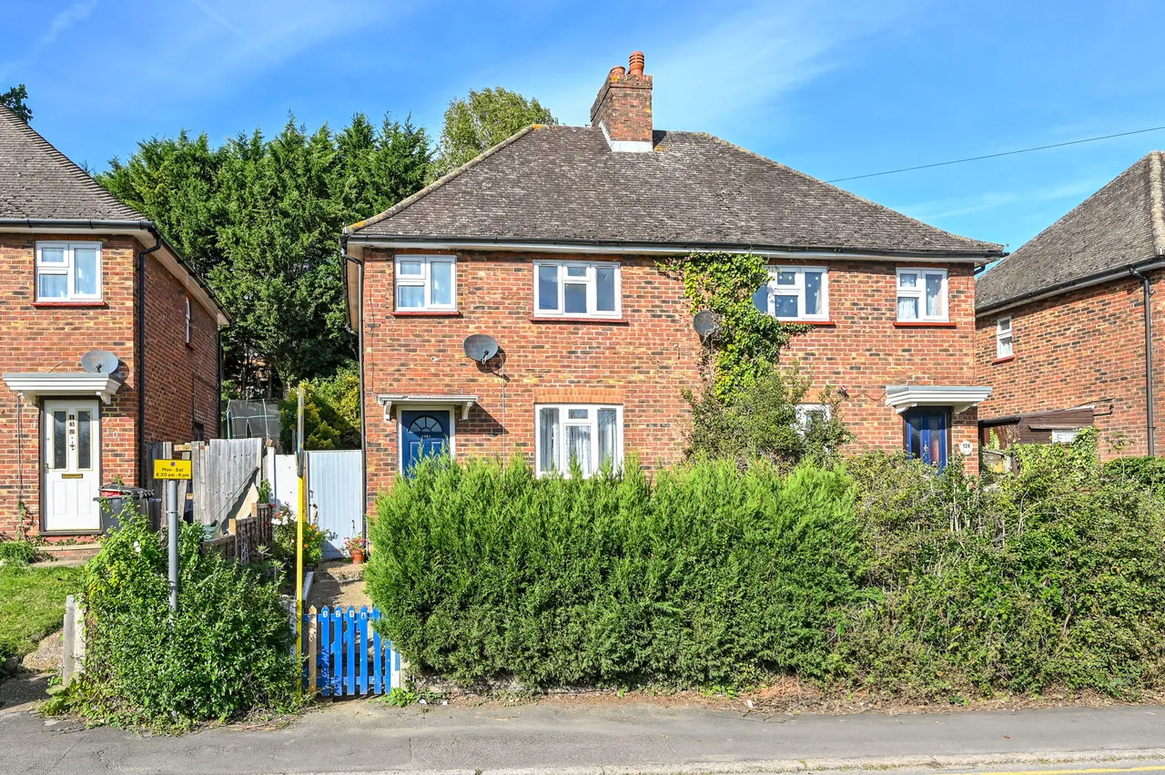 2 bed house to rent — 128a Southway, Guildford