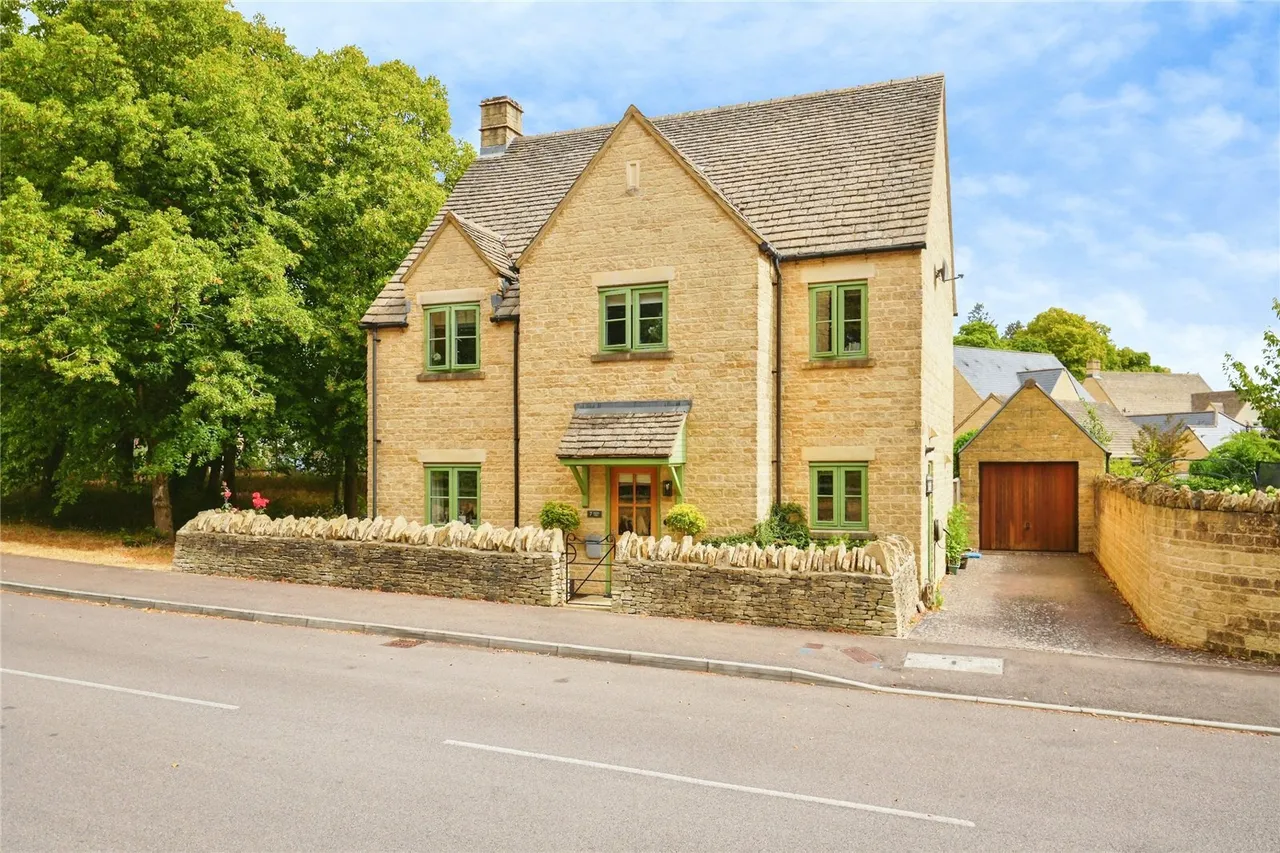4 bed property for sale, Delfin Way, Upper Rissington, GL54