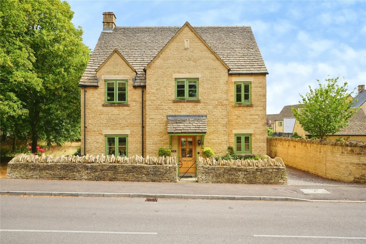 Delfin Way, Upper Rissington, GL54, photo 18