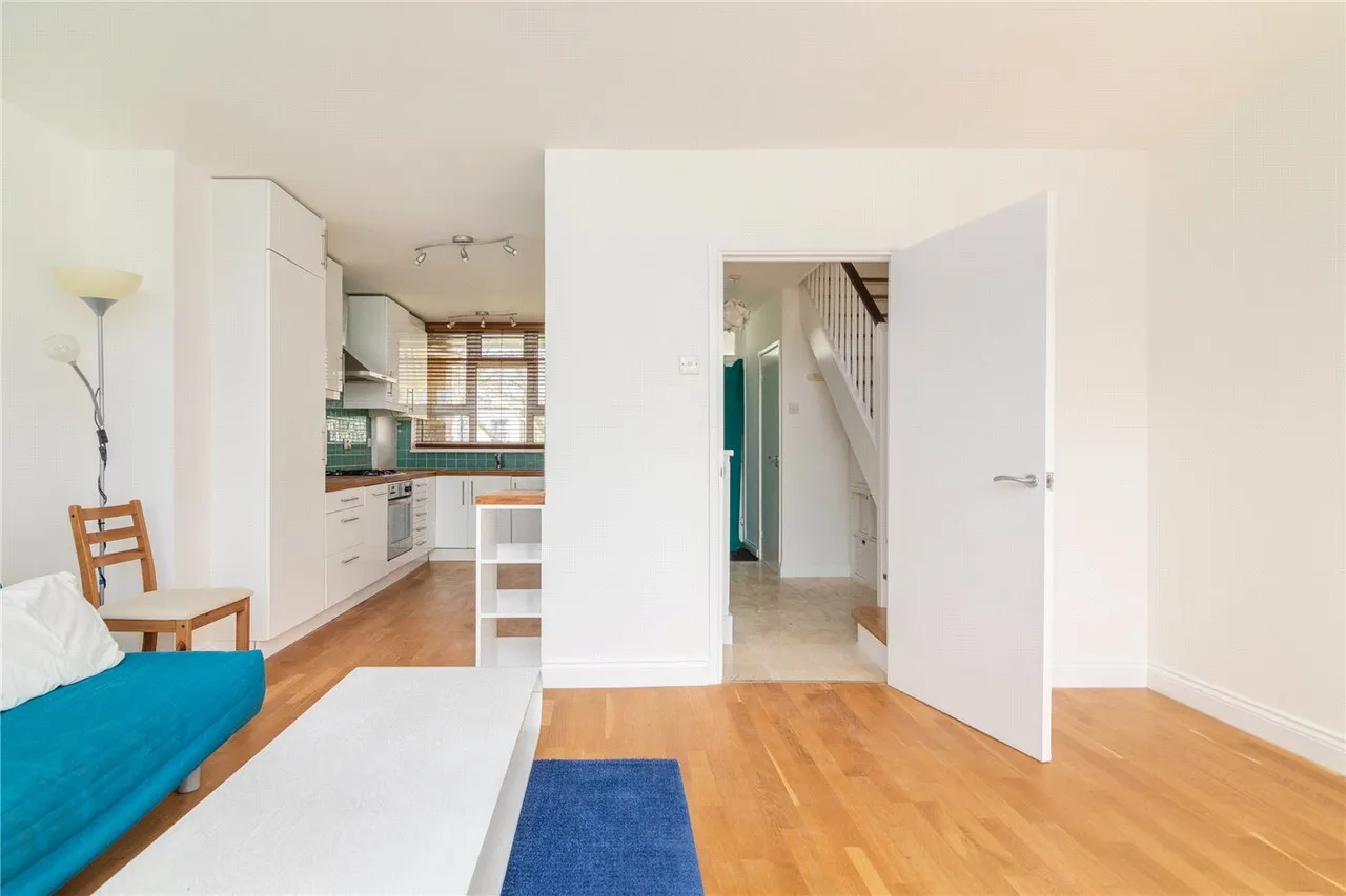 Larchfield House, Highbury Estate, N5, photo 5