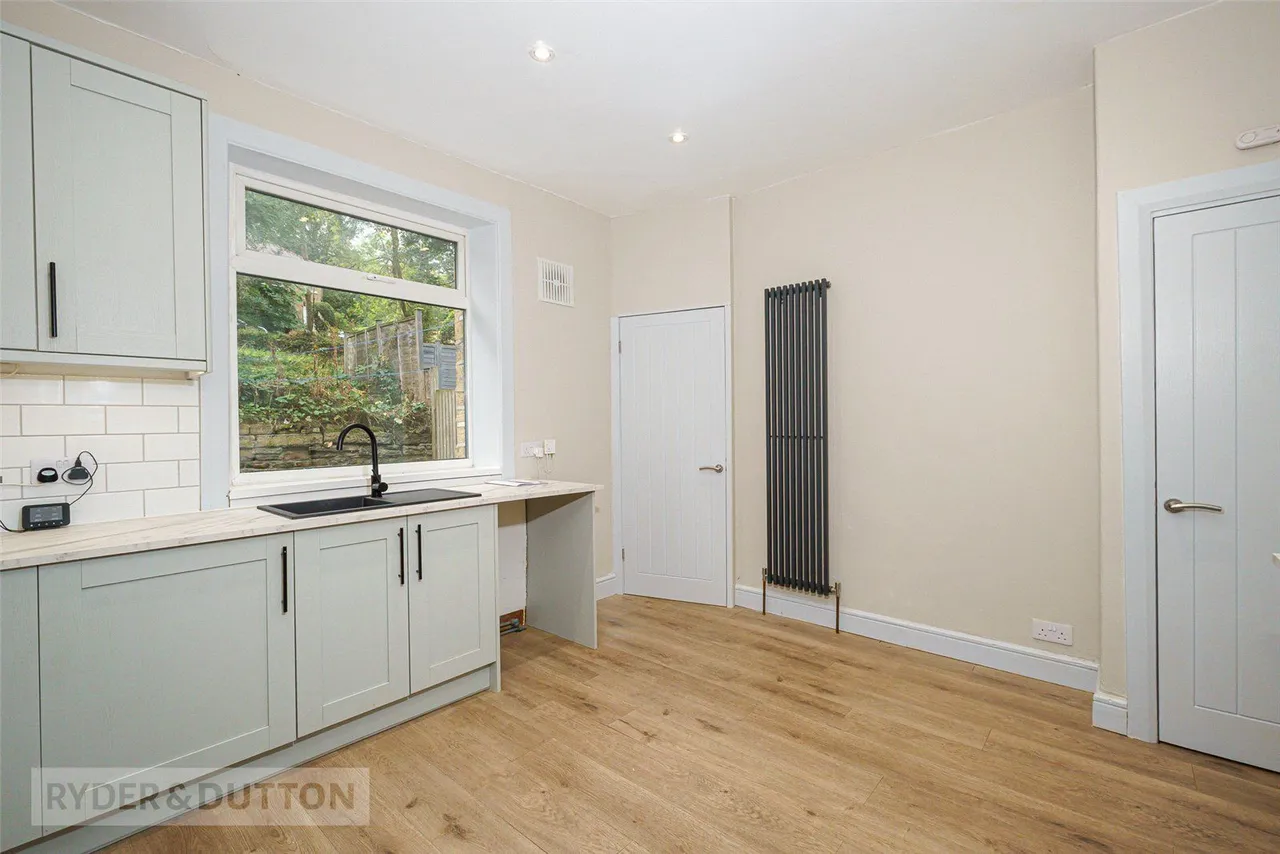Manchester Road, Huddersfield, HD4, photo 4