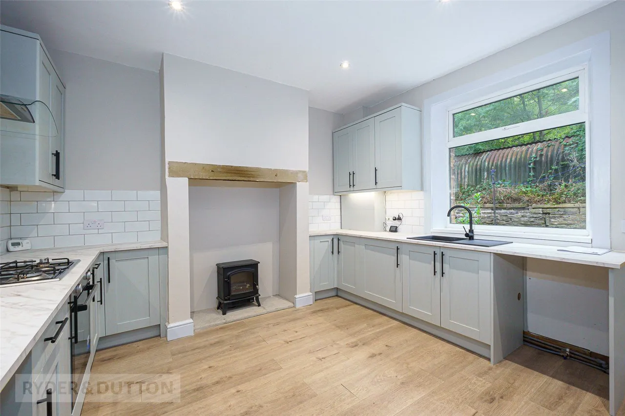 Manchester Road, Huddersfield, HD4, photo 2