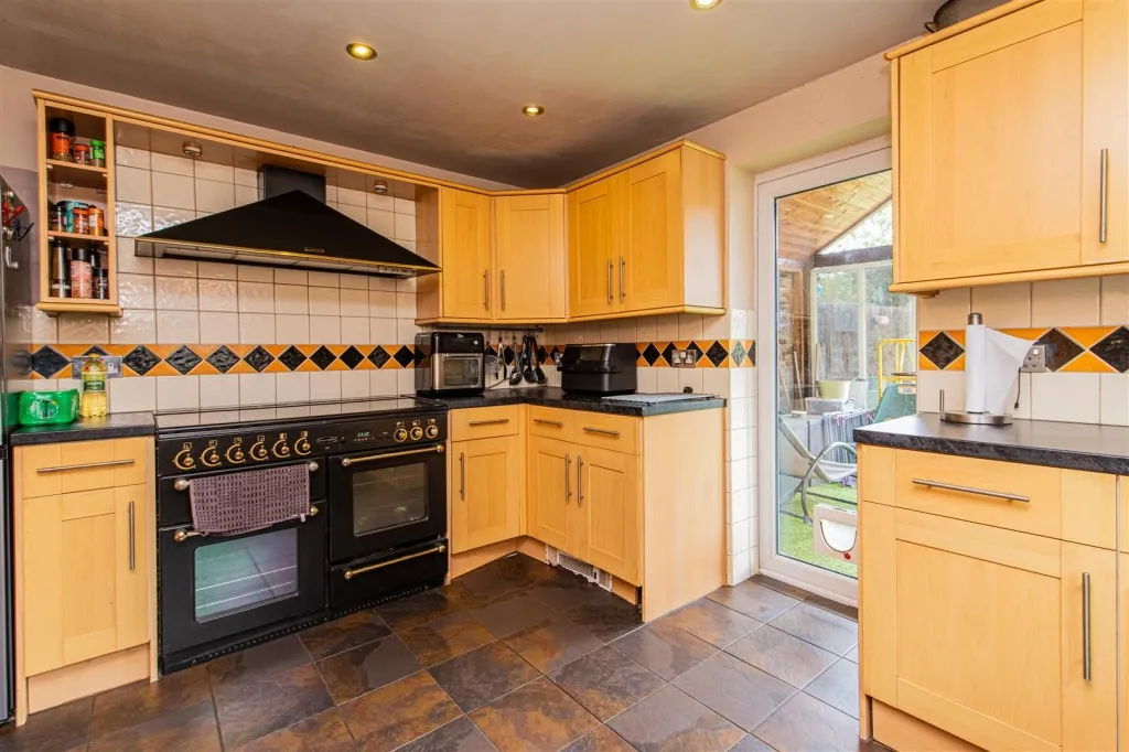 Higham Road, Rushden, photo 7