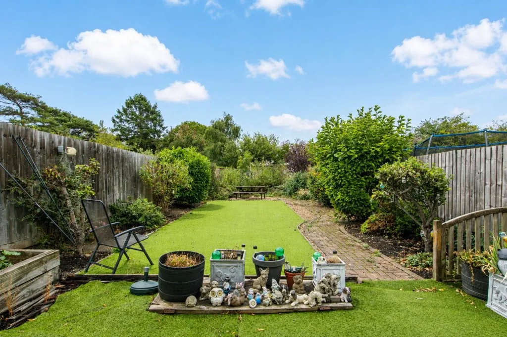 Higham Road, Rushden, photo 14