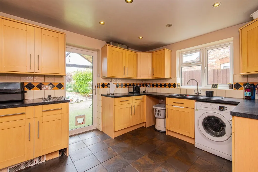 Higham Road, Rushden, photo 6