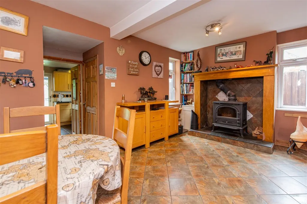 Higham Road, Rushden, photo 4