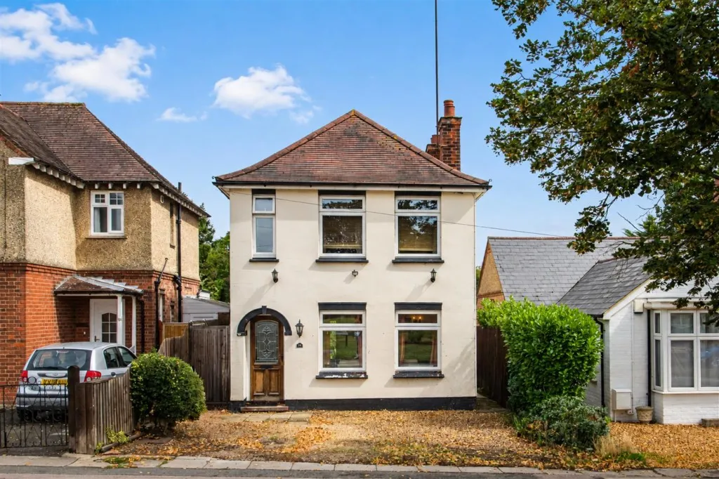 3 bed house for sale, Higham Road, Rushden