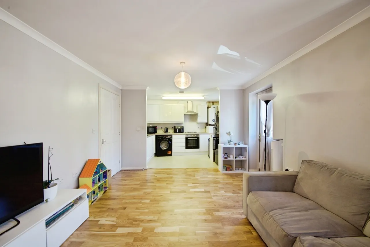 Glandford Way, Chadwell Heath, Romford, RM6, photo 3