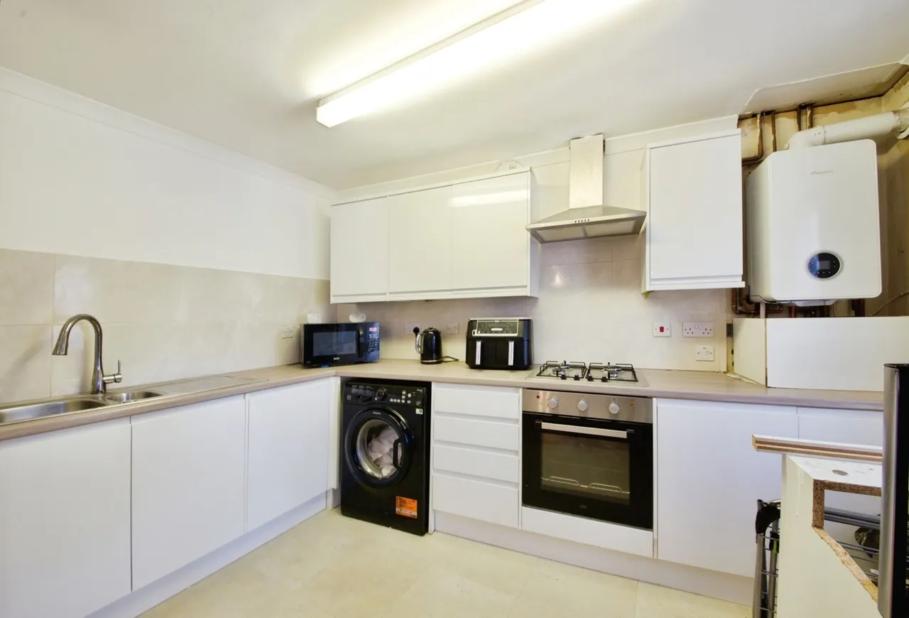 Glandford Way, Chadwell Heath, Romford, RM6, photo 2
