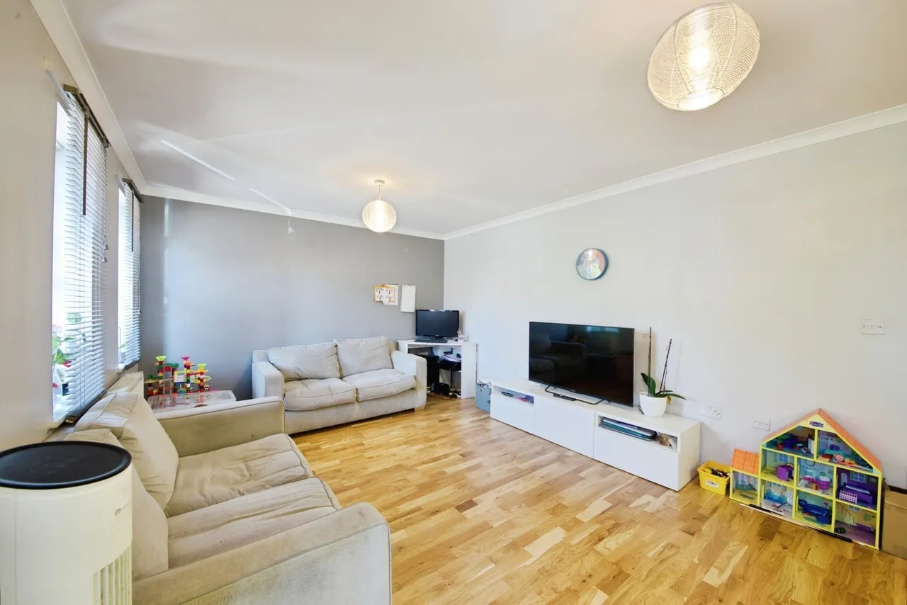 Glandford Way, Chadwell Heath, Romford, RM6, photo 4