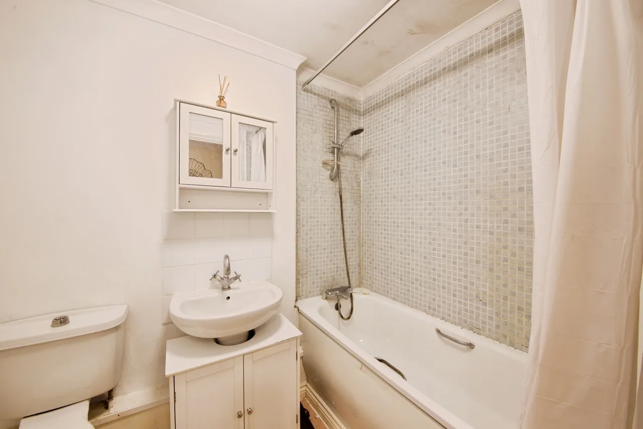 Glandford Way, Chadwell Heath, Romford, RM6, photo 6