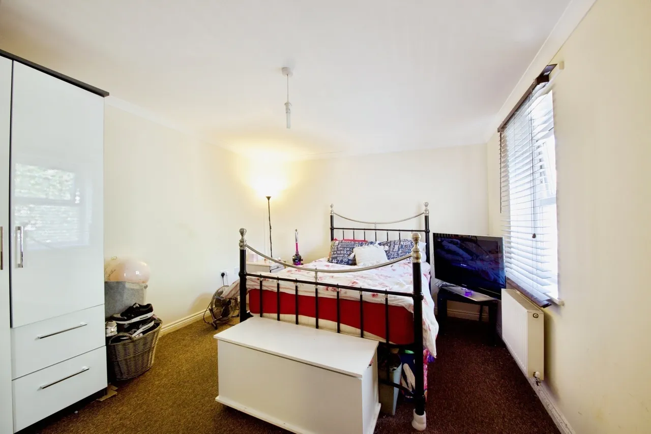 Glandford Way, Chadwell Heath, Romford, RM6, photo 7