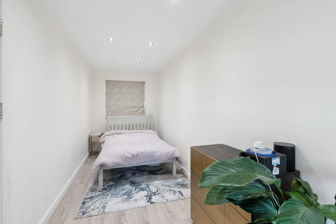 Lincoln Road, Northwood, HA6, photo 10