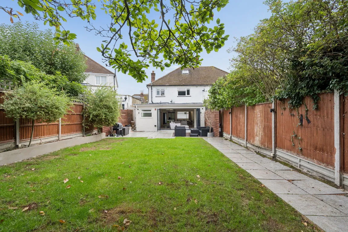 Lincoln Road, Northwood, HA6, photo 13