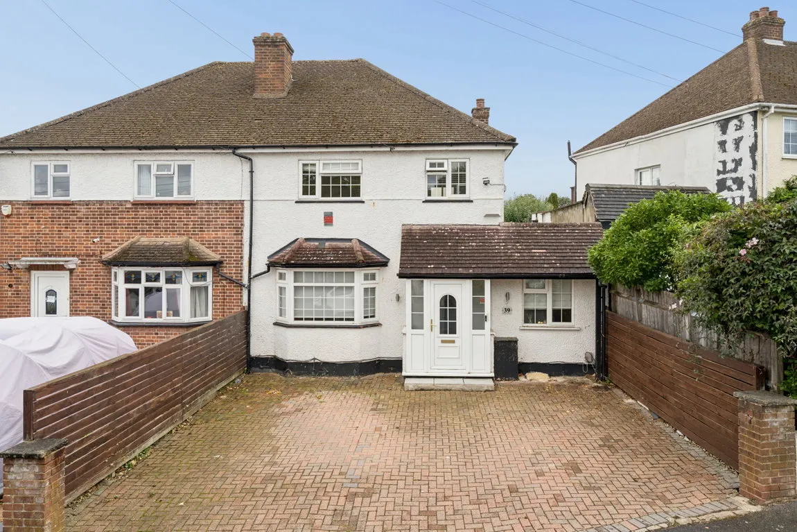 4 bed property for sale, Lincoln Road, Northwood, HA6