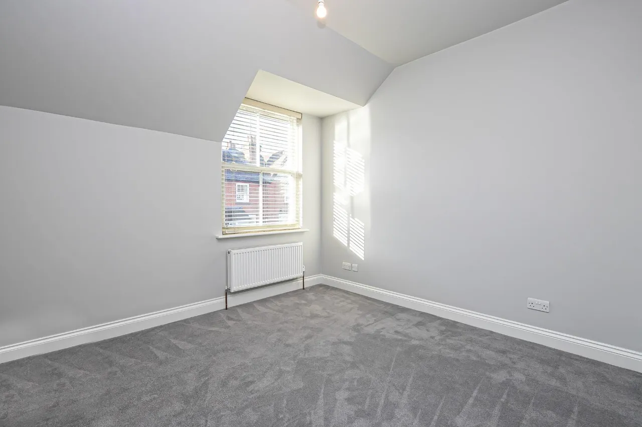 2 bed house for sale — Smarts Lane, Loughton, IG10 4BP