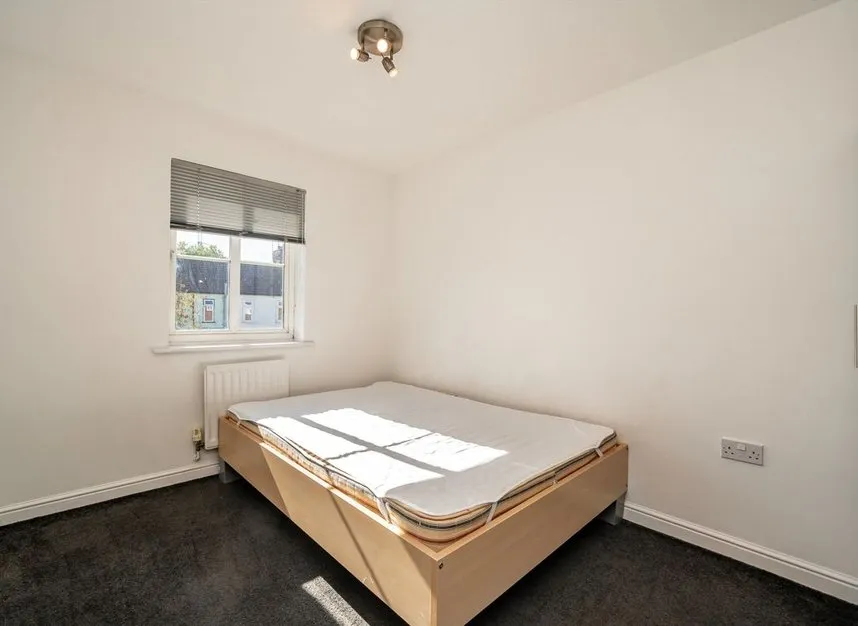 Garvary Road, E16, photo 5
