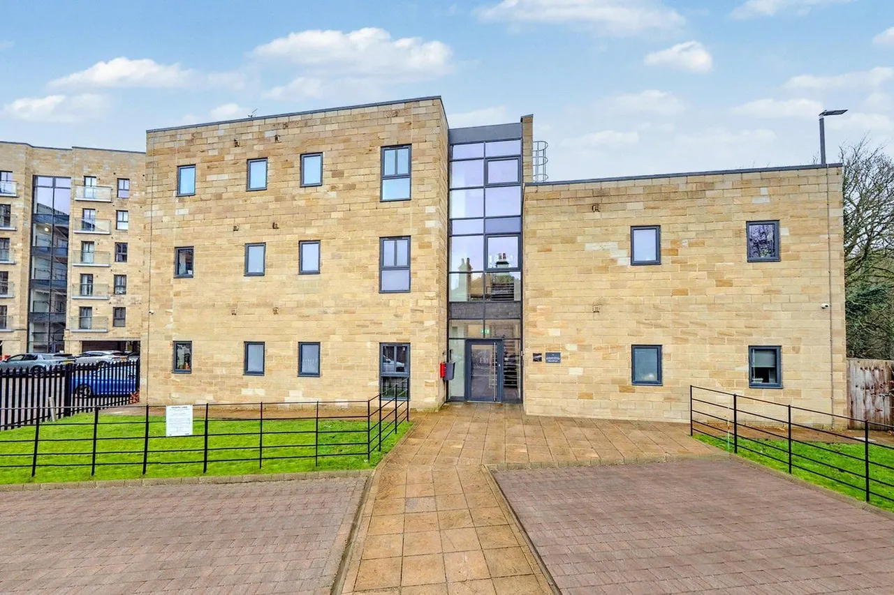 2 bed flat for sale, Low Lane, Horsforth, LS18