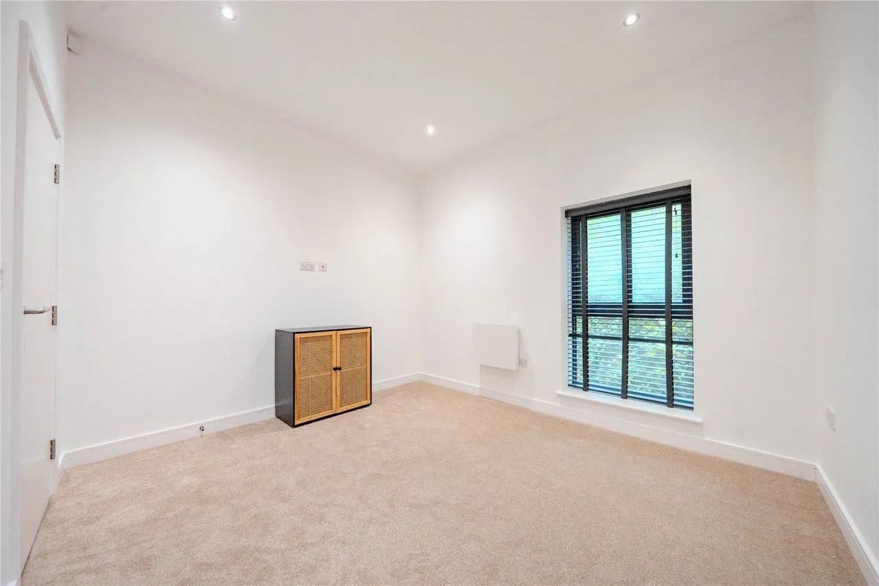 Low Lane, Horsforth, LS18, photo 11
