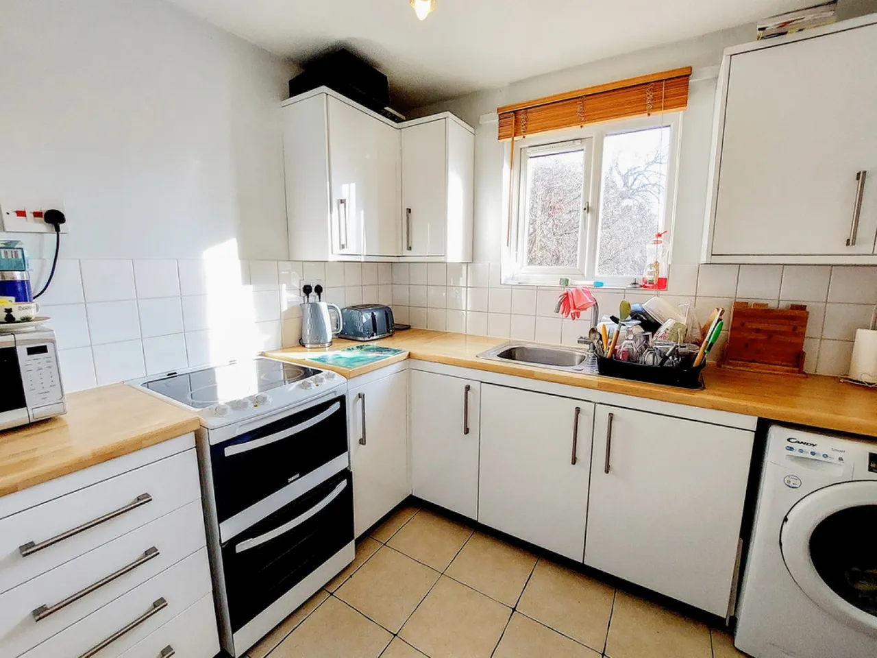 Gresham Court, Staines, TW18, photo 2