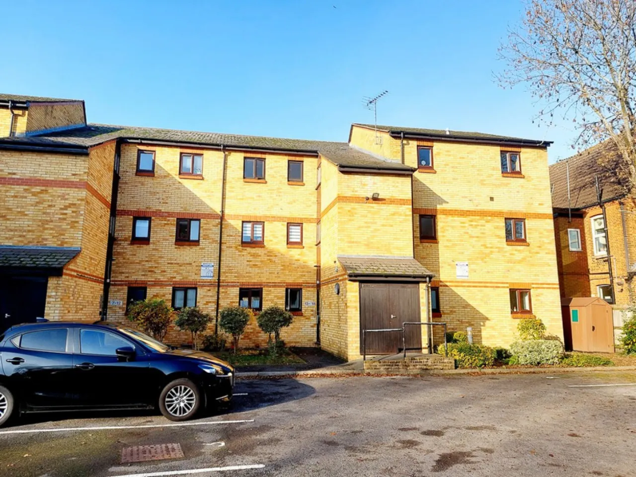 Gresham Court, Staines, TW18, photo 6
