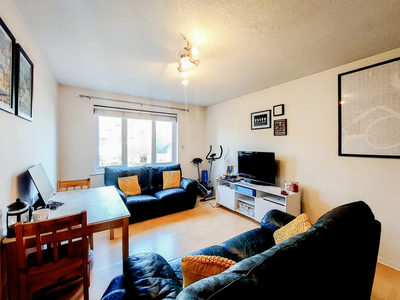 Gresham Court, Staines, TW18, photo 3