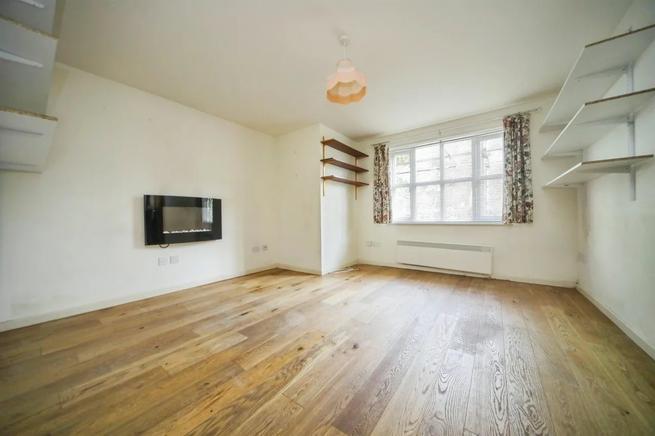 Denham Close, Bury St. Edmunds, IP33, photo 2