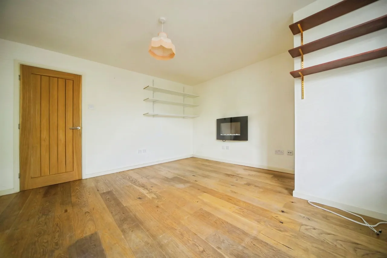 Denham Close, Bury St. Edmunds, IP33, photo 6