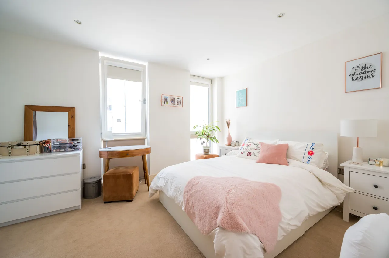 11 Printers Road, London, photo 6