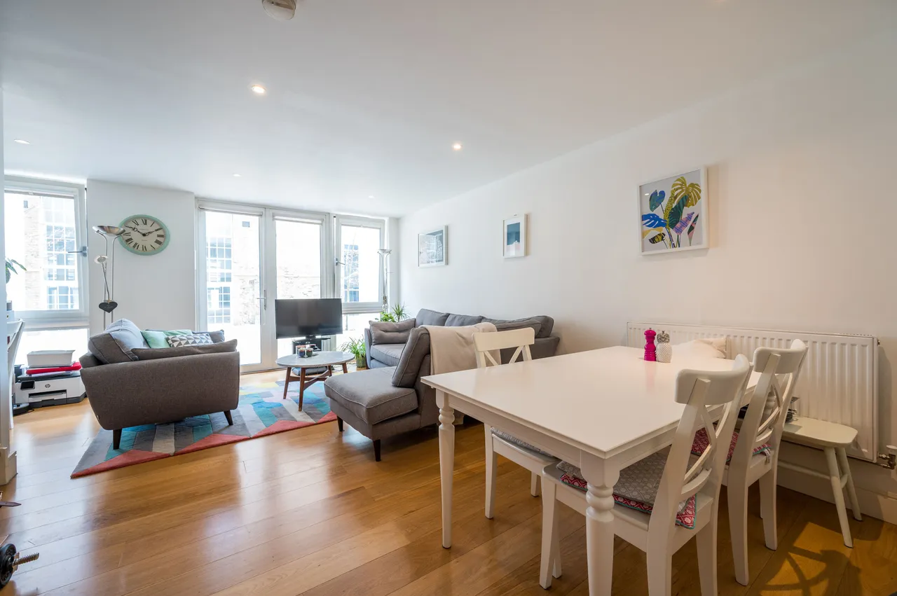 2 bed flat to rent — 11 Printers Road, London