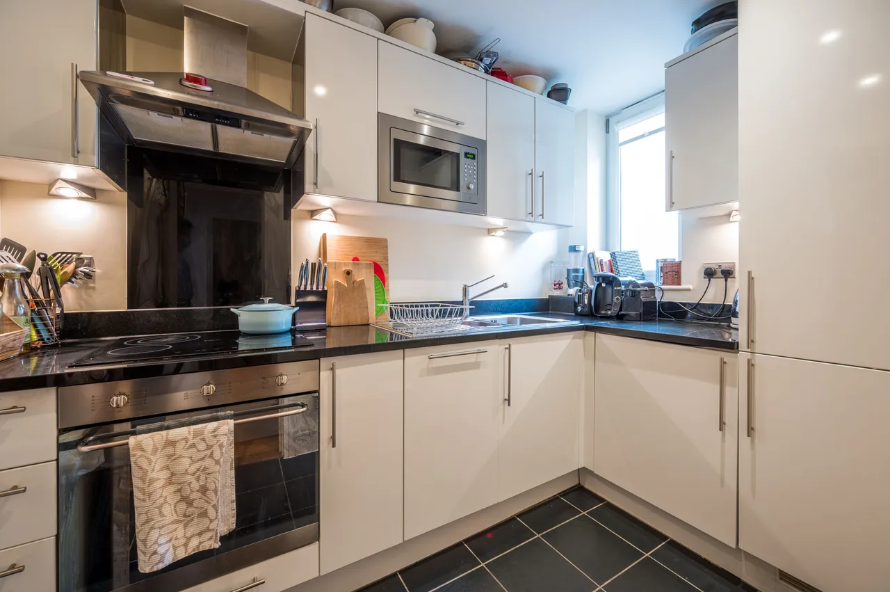 11 Printers Road, London, photo 4