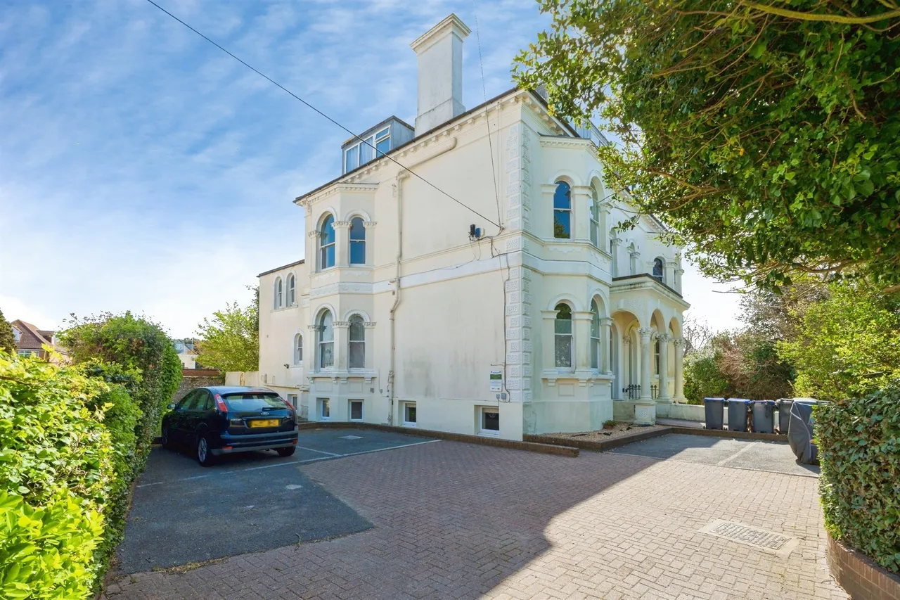 1 bed flat for sale — Farncombe Road, Worthing