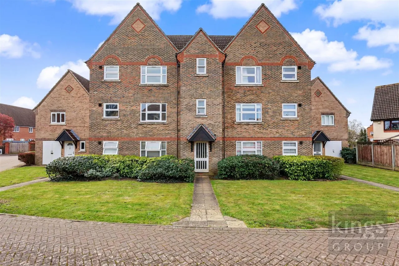 2 bed flat to rent, Aynsley Gardens, Church Langley