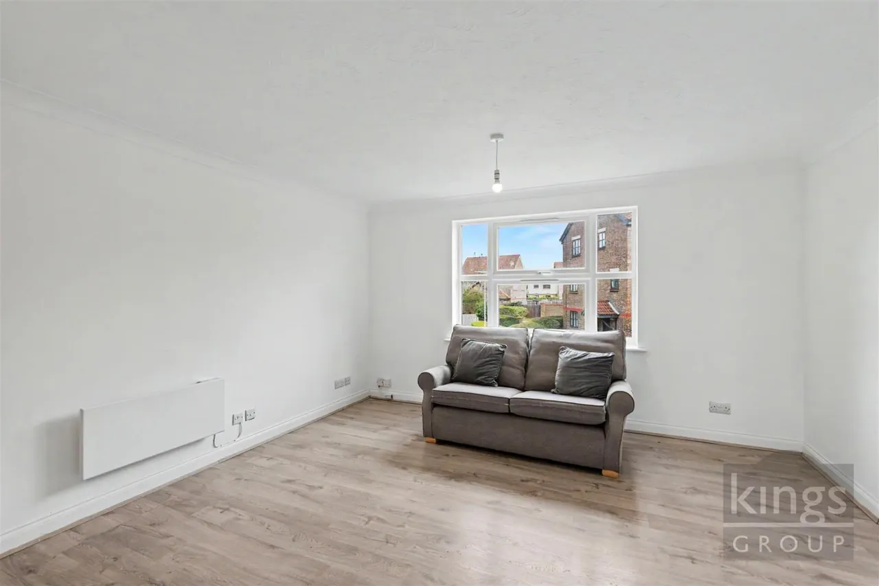 Aynsley Gardens, Church Langley, photo 2