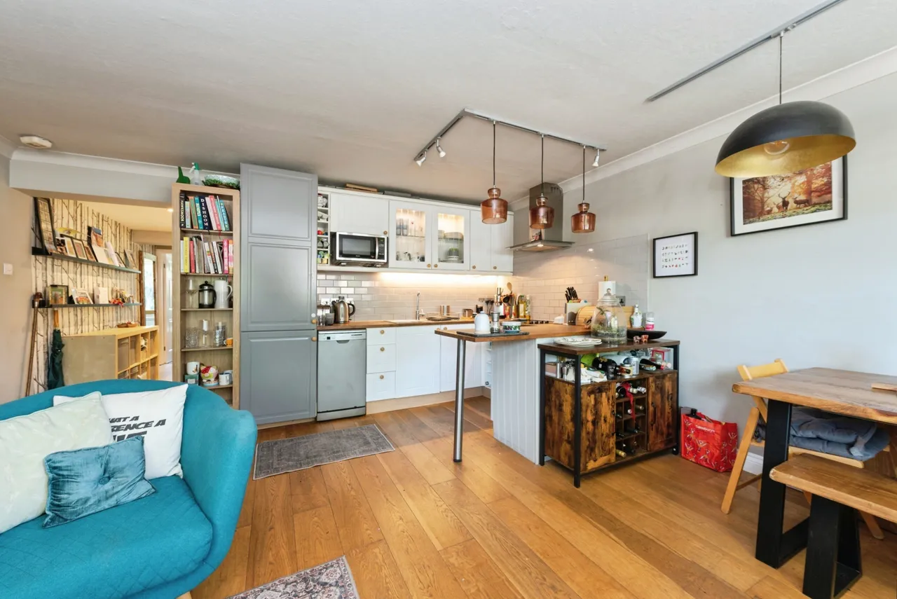 Brook House, London Road, Twickenham TW1 1EQ, photo 2