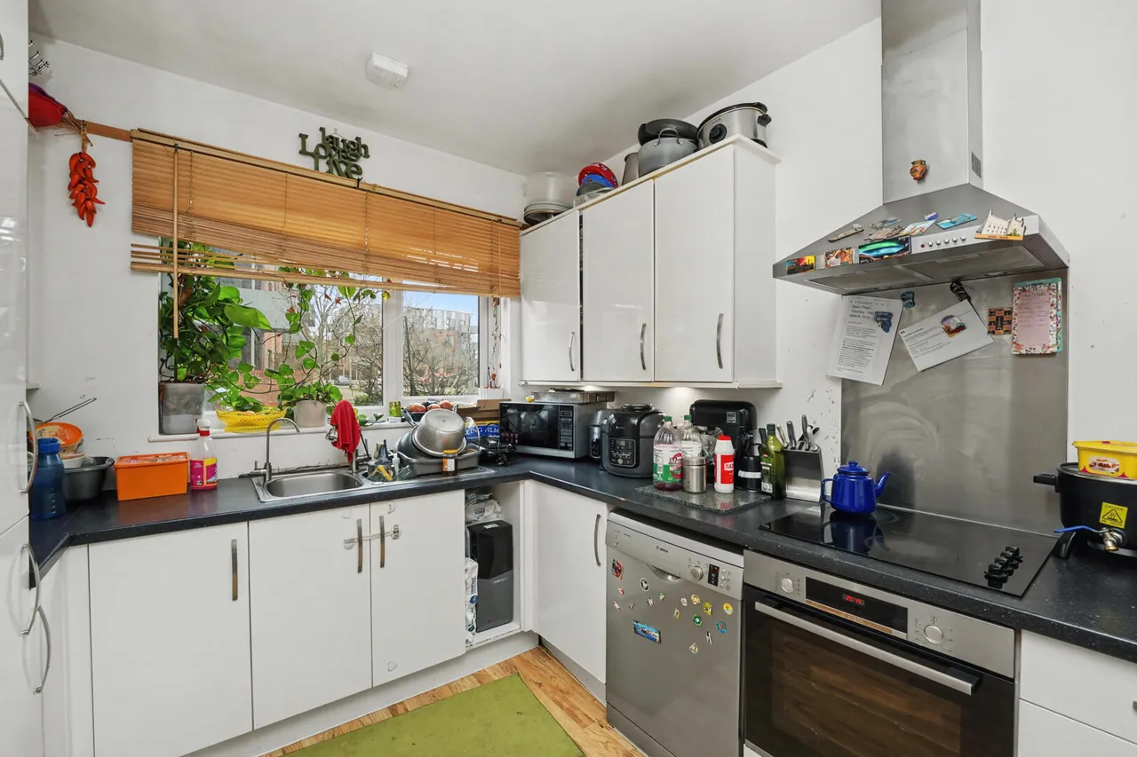 Canning Square, Enfield, EN1, photo 3