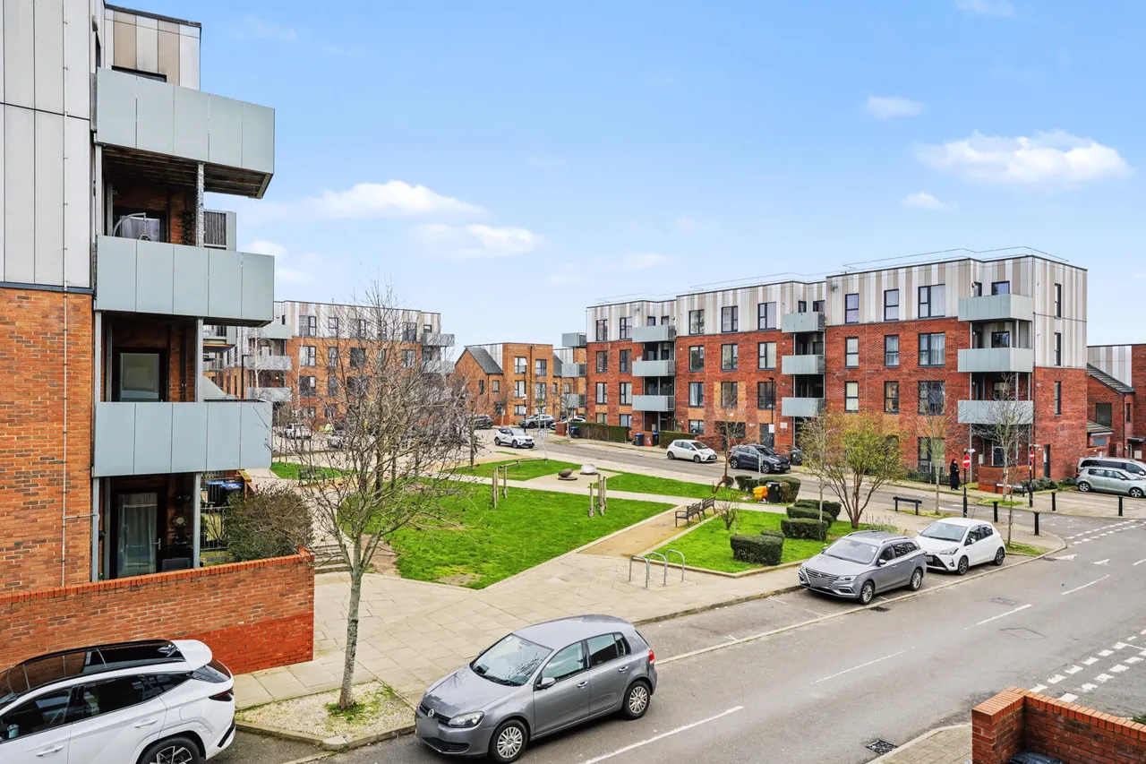 Canning Square, Enfield, EN1, photo 21