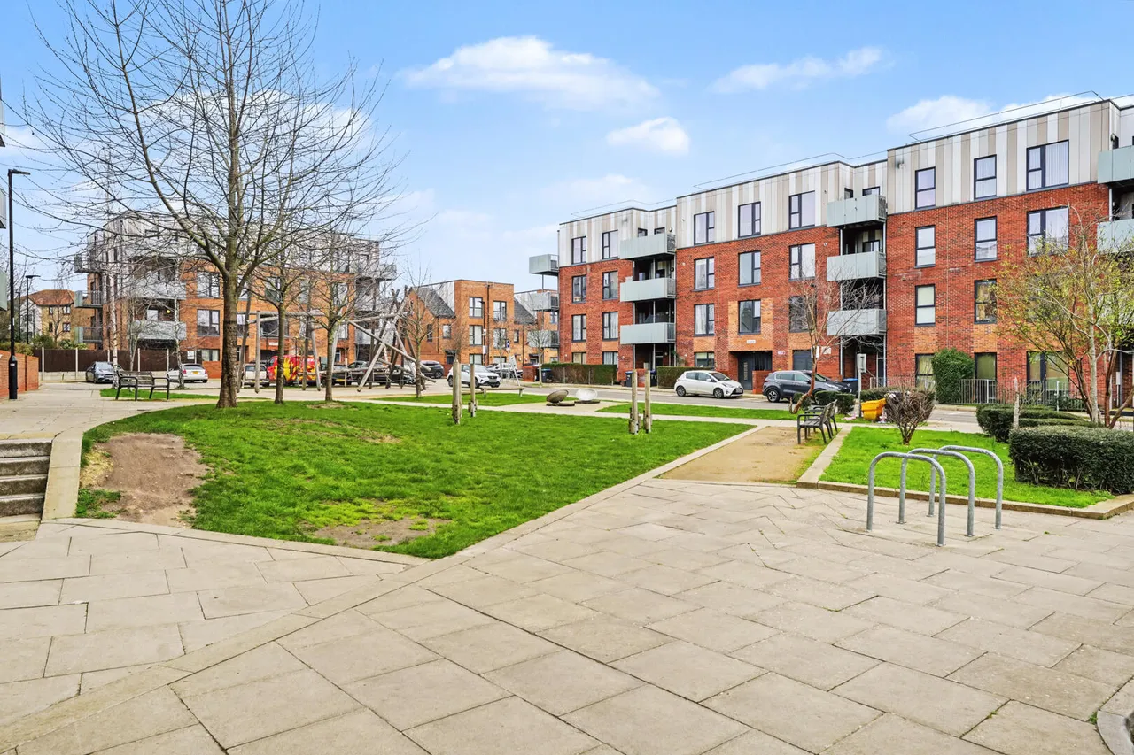 Canning Square, Enfield, EN1, photo 17