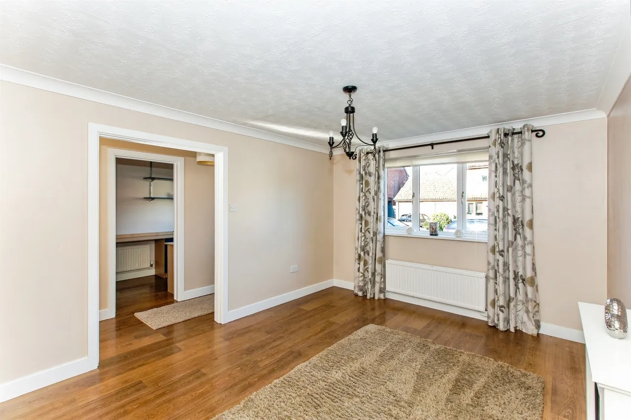 Springfield Avenue, Kettering, NN14, photo 4