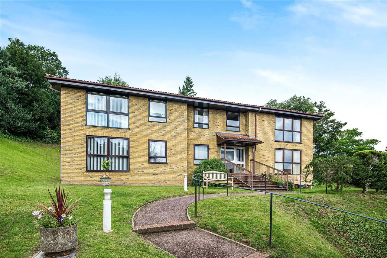 2 bed flat to rent — Wood Lodge Grange, St. Johns Hill, Sevenoaks, Kent, TN13 3NW