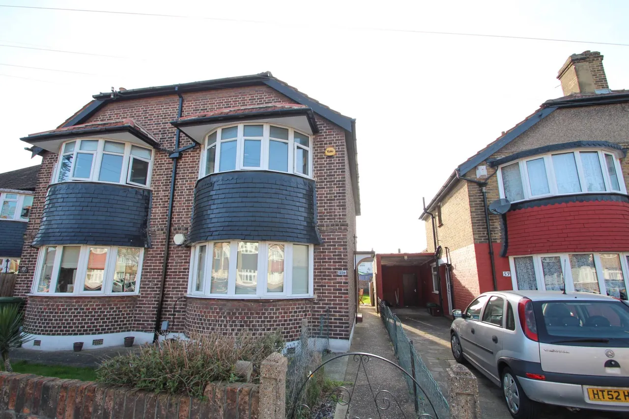 2 bed flat for sale — Lyme Road, Welling