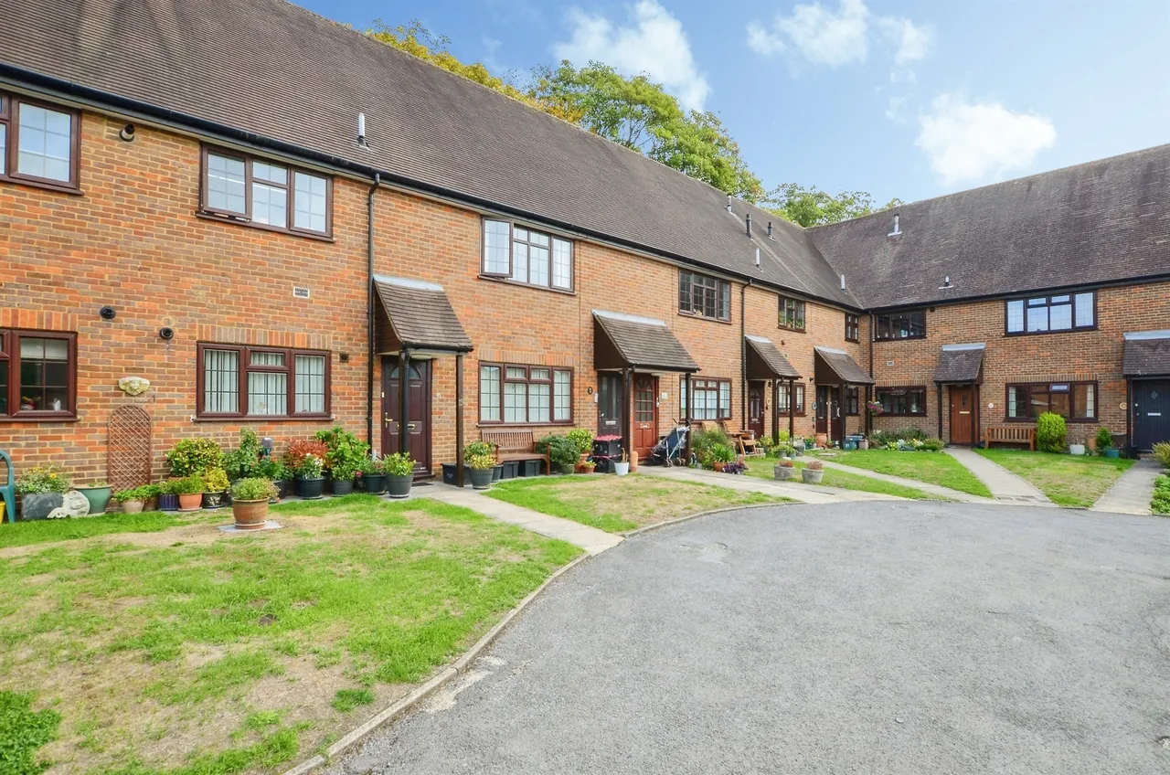 2 bed flat for sale, Forelands Way, Chesham, HP5